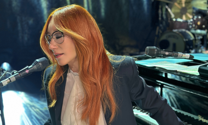 TORI AMOS