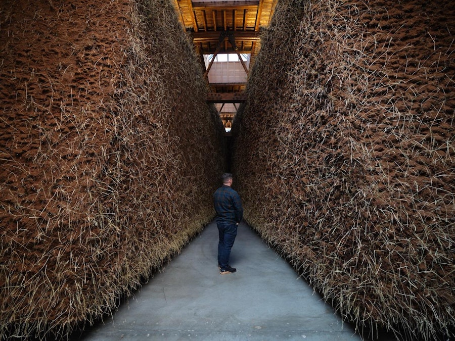 'Delcy Morelos, El abrazo (The Embrace, detail), 2023