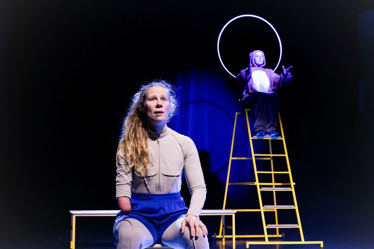 Tu devrais peut-être aller voir quelqu'un