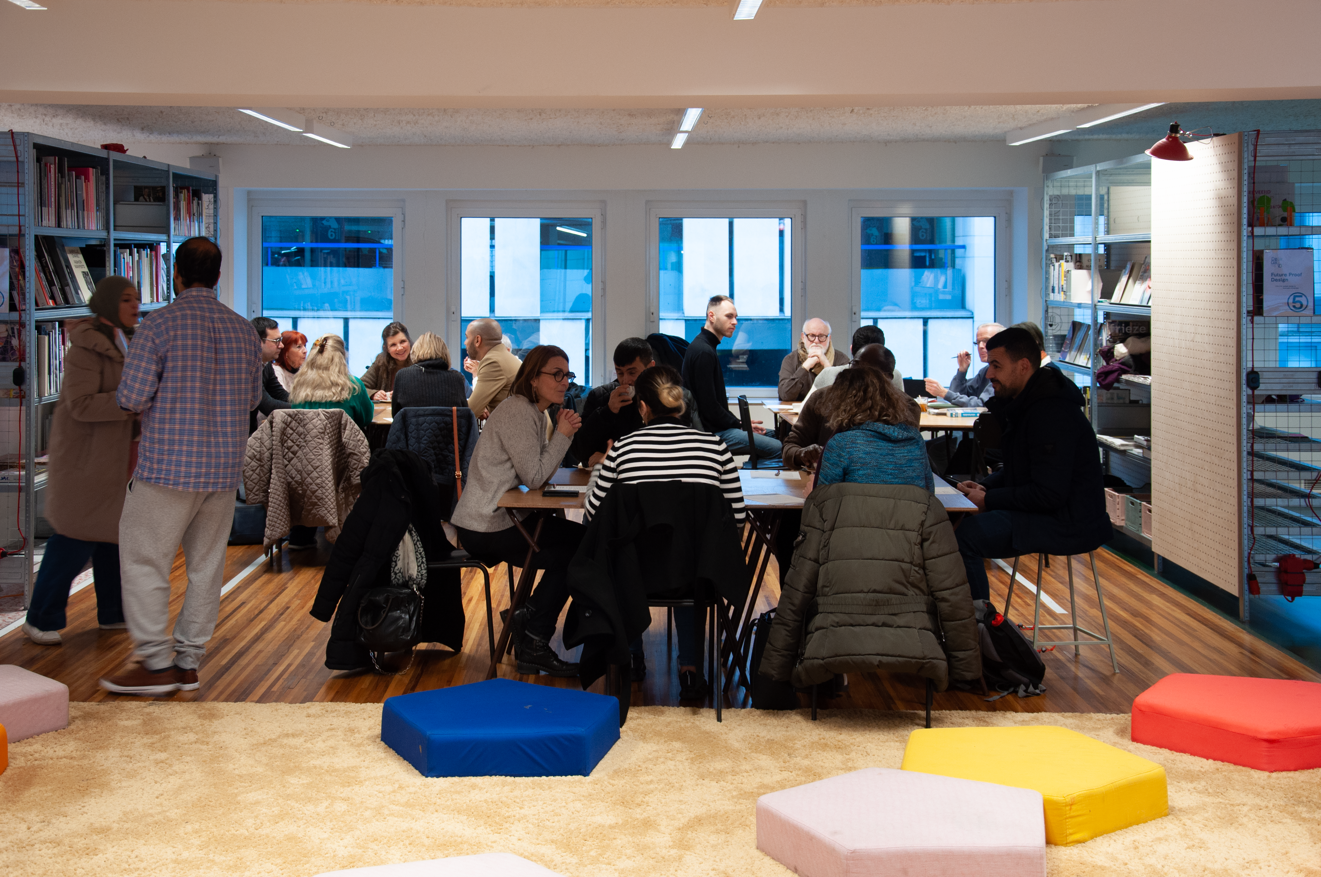 Babbelut conversation tables