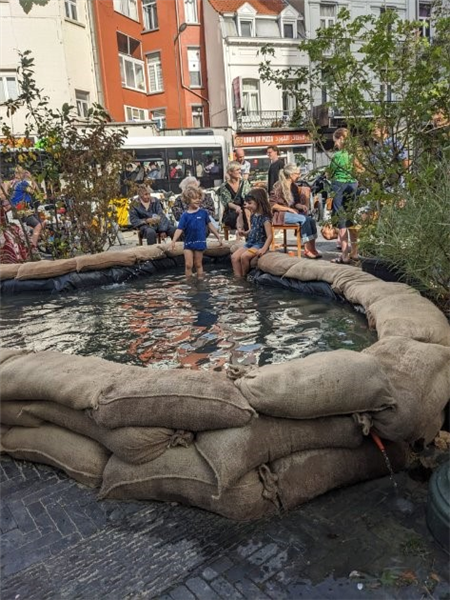 Playcation Evere: Den Blauwen Bak — Hoek Marnestraat - Doolegtstraat