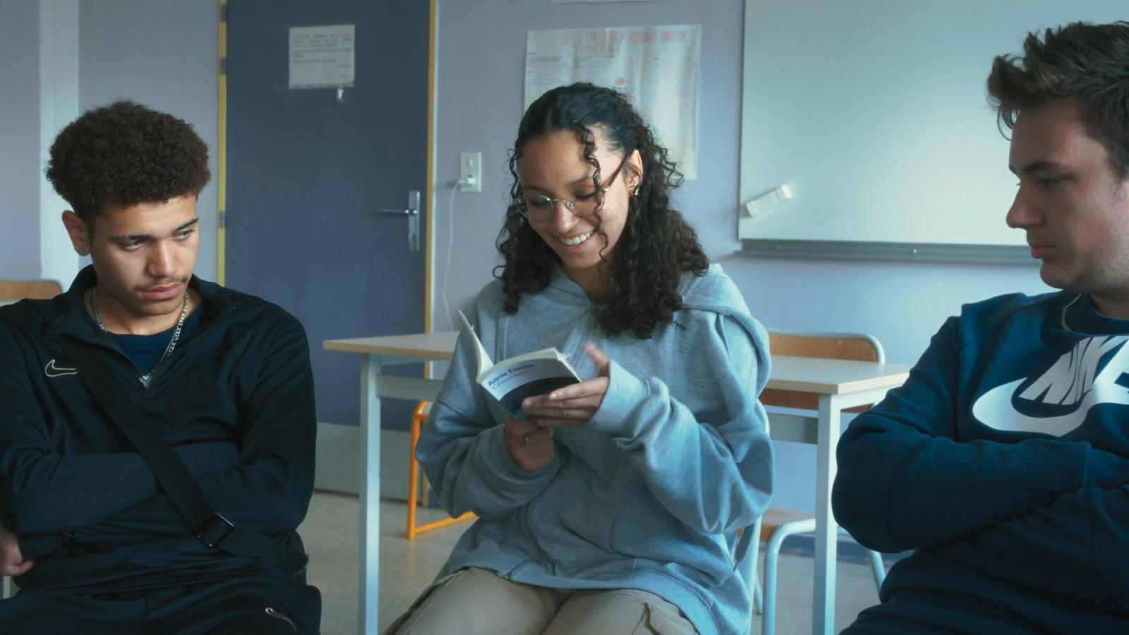 Writing Life Annie Ernaux Through the Eyes of High School Students - Claire Simon
