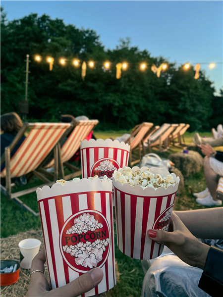 Openluchtcinema in Huis 302 — GC Op-Weule