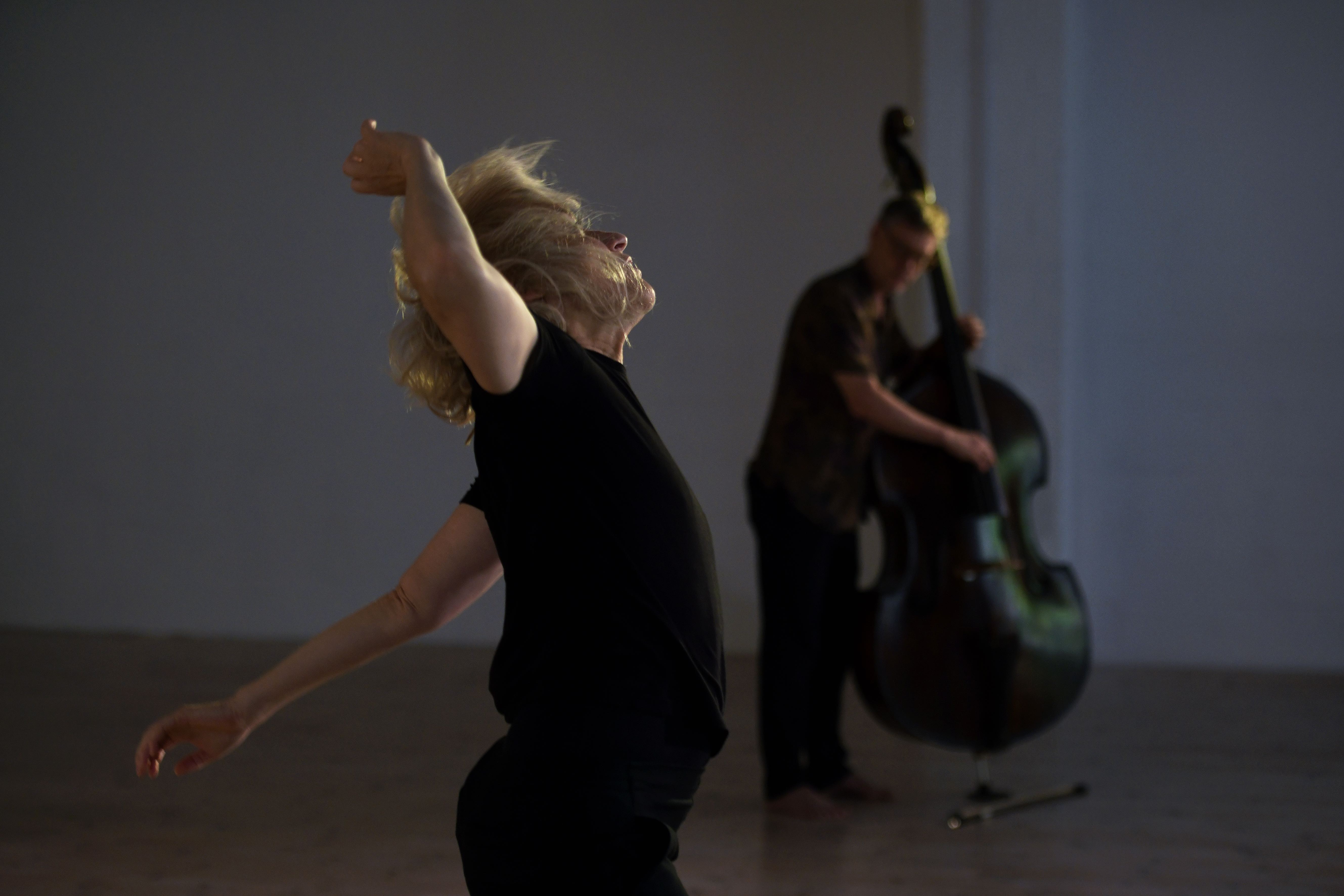 All the Way Around — Charleroi danse / La Raffinerie