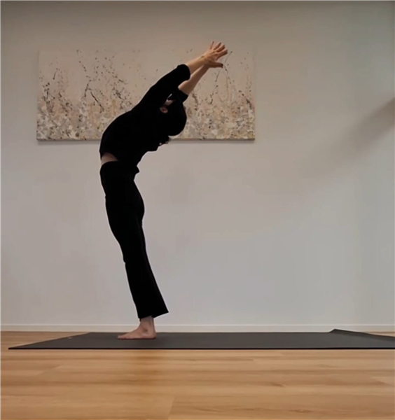 Yoga bij ochtendgloren