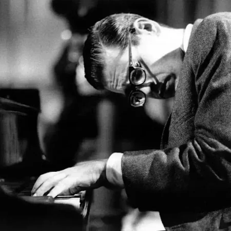 Nostalgia In Grand-Place : Joachim Caffonnette Plays Bill Evans