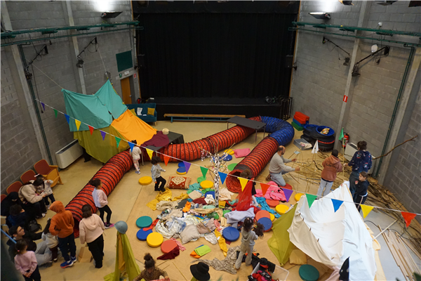 Speelcafé XL: build your own camp!