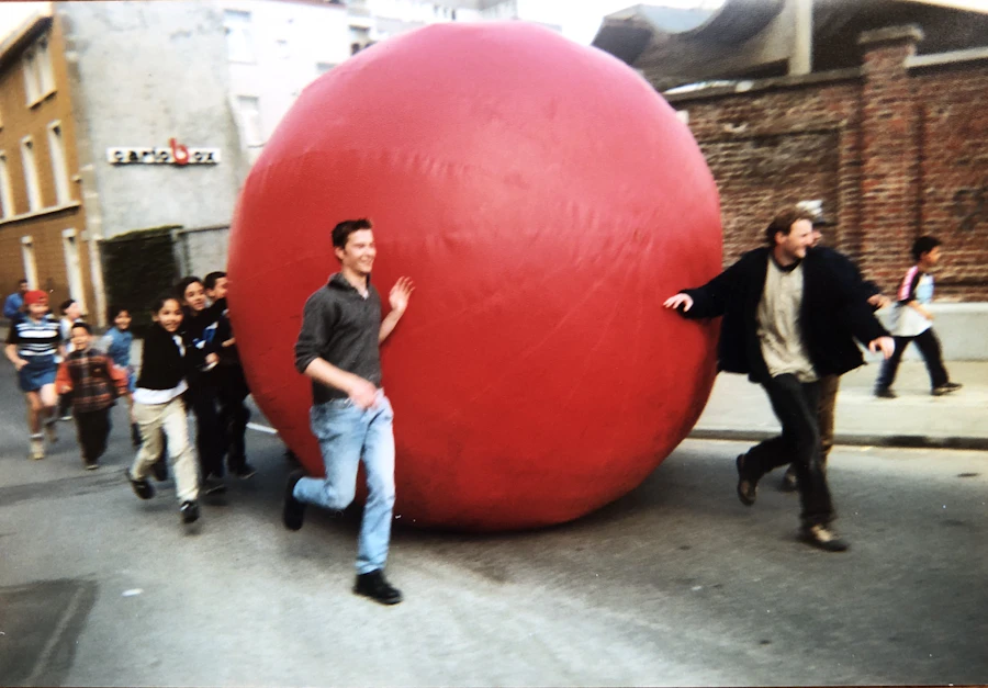 City-mined, Ball, Brussels, 1998 — © City-mined