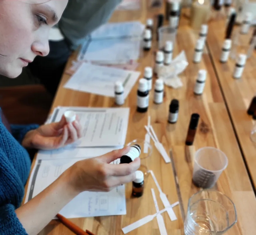 The art of natural perfume - create your favourite fragrance blend
