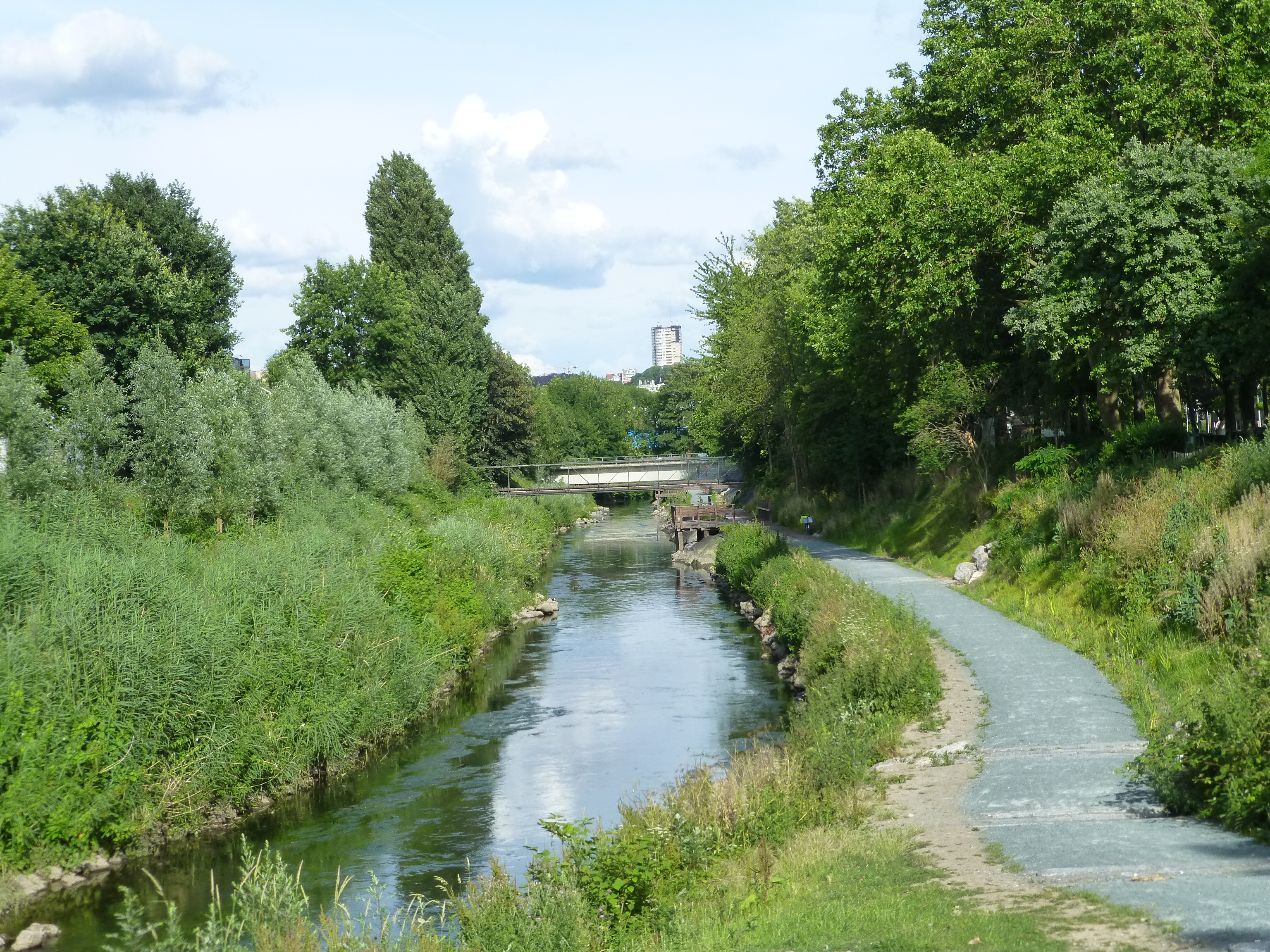 Anderlecht-sur-Senne — A l’angle du boulevard international et du boulevard industriel (arrêt de bus « International ») – 1070 Anderlecht