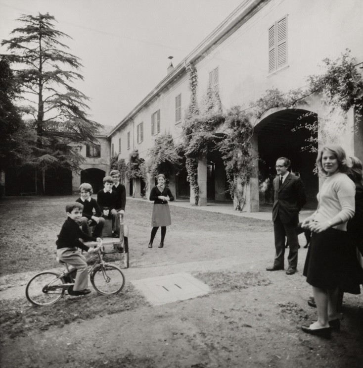 Giuseppe and Giovanna Panza di Biumo with their children, 1972; Courtesy Panza Collection, Mendrisio Photo: David Massey