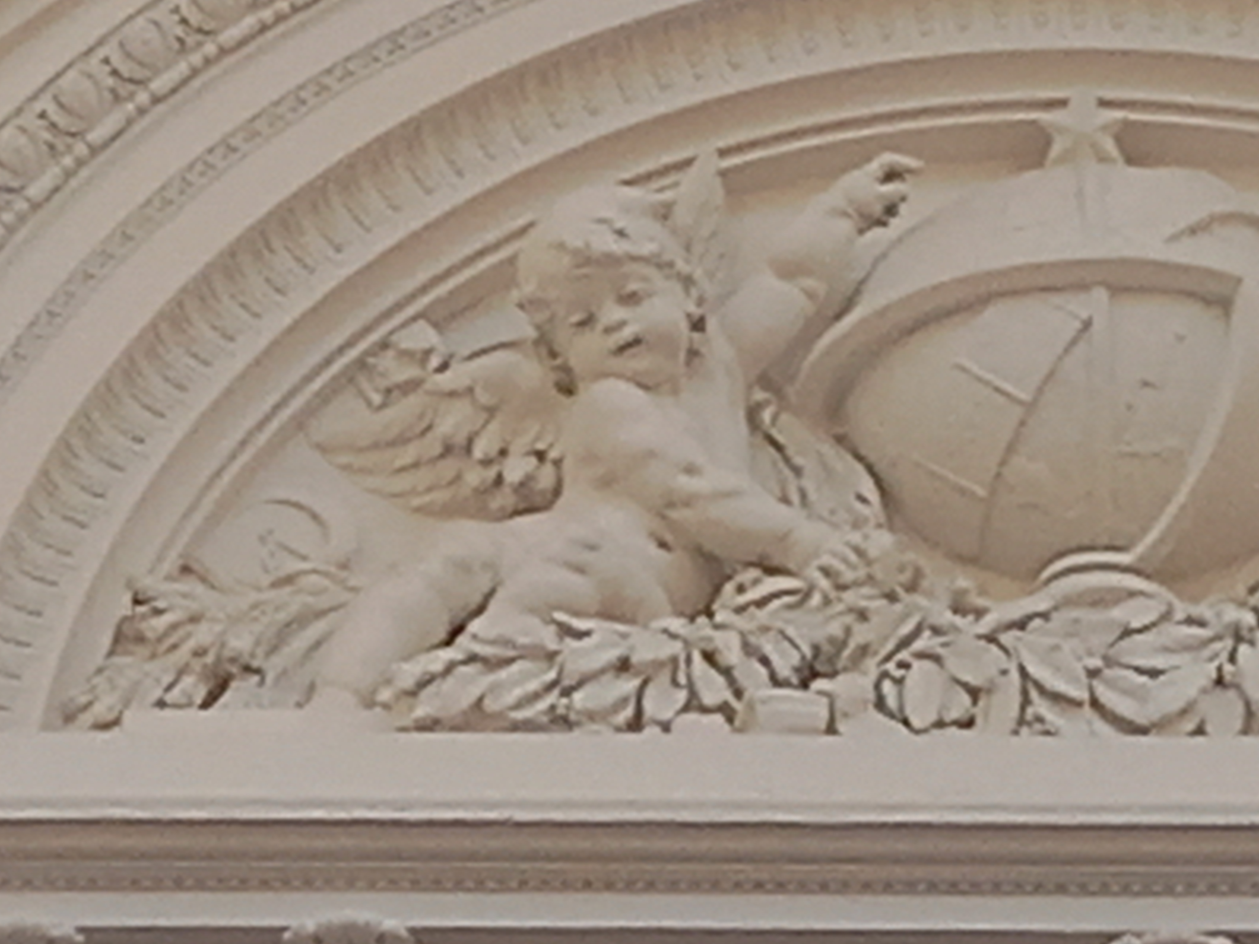 La Bourse de Bruxelles: un petit joufflu à la conquête du monde — In front of the steps of the Stock Exchange