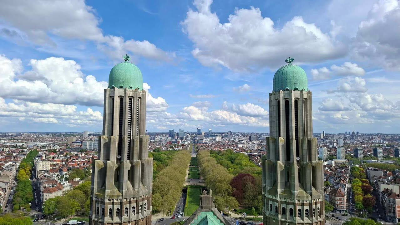 De beklimming van Koekelberg — metrohalte Simonis/Elisabeth