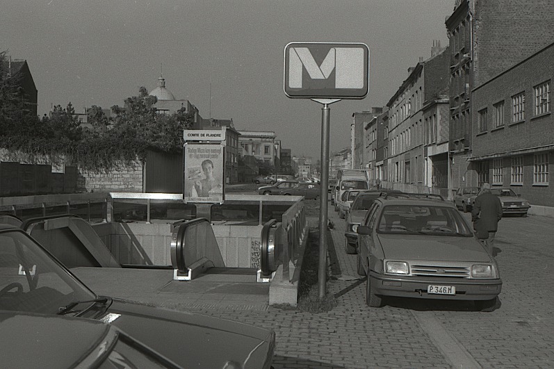 Molenbeek sens dessus dessous : chronique critique de 50 ans de métro
