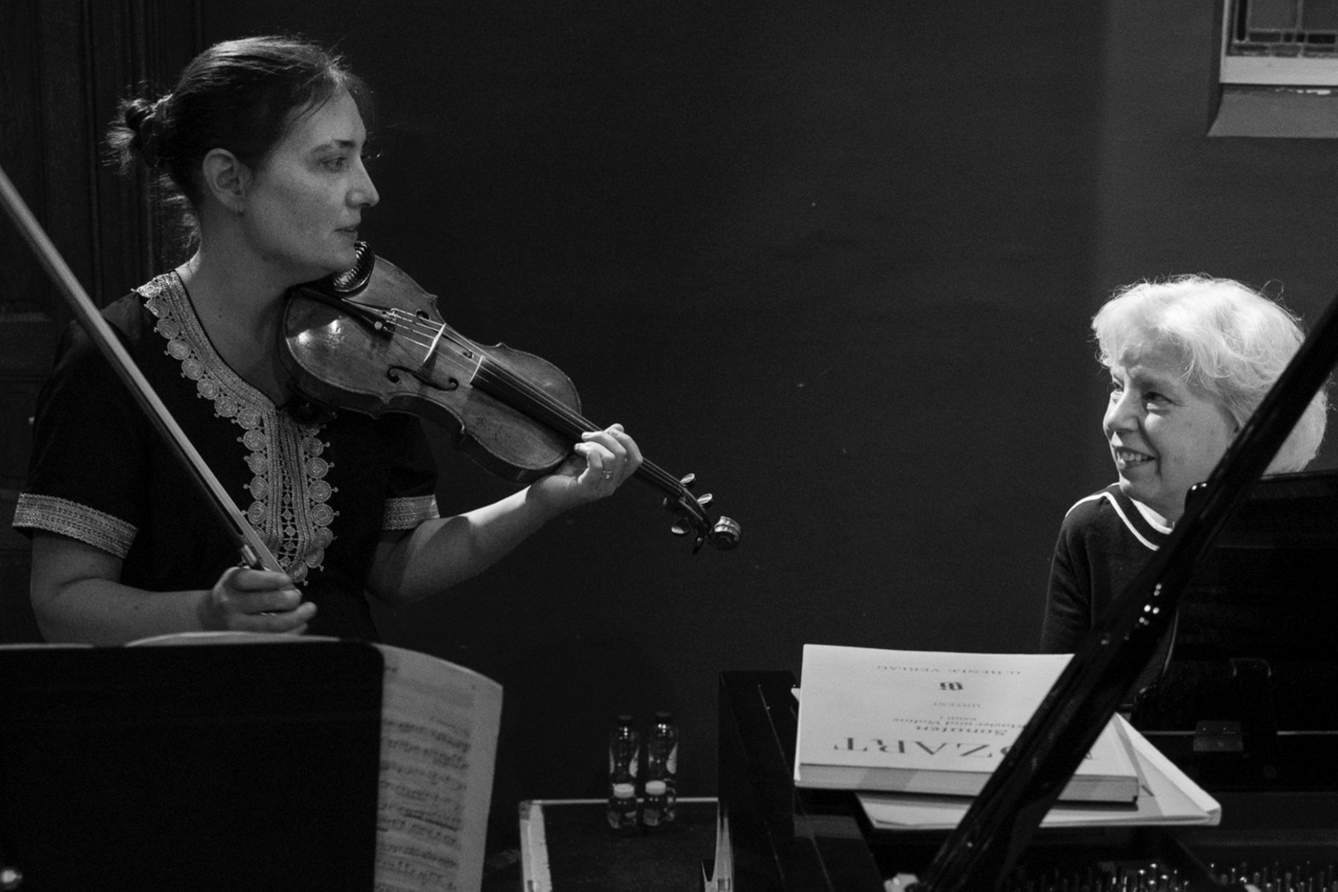 Liesbeth Debruyne (violon) & Laurence Mekhitarian (piano) – Rémanence