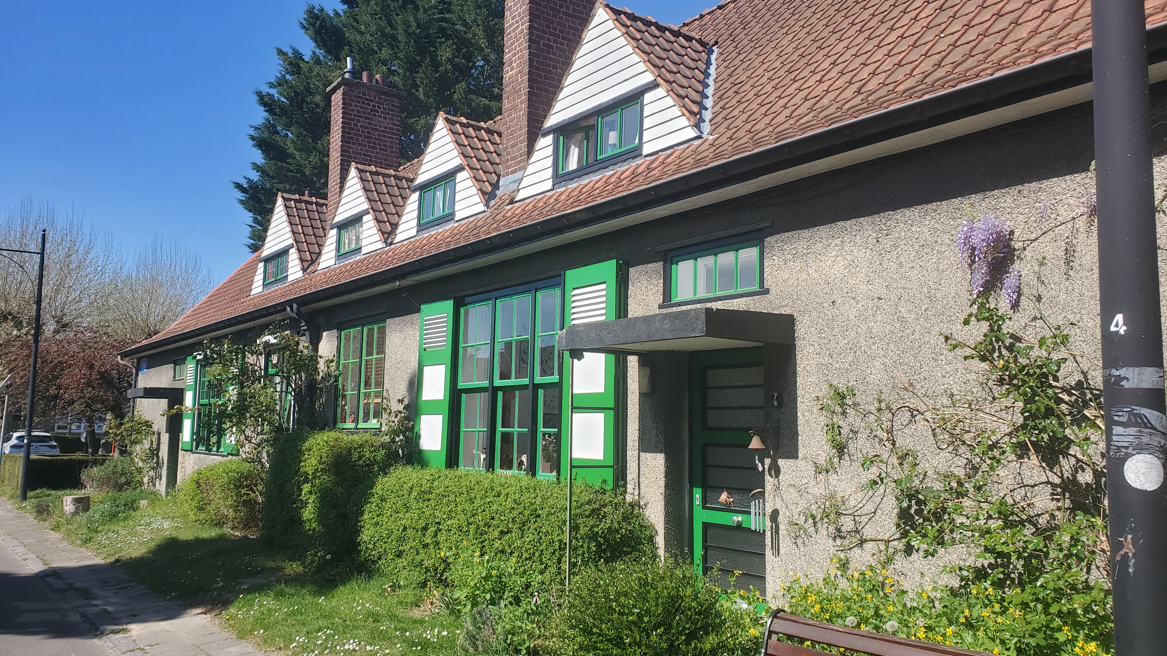 Logis-Floréal: Regionalist Art Deco — At the corner of avenue des Ortolans et de la rue du Pinson