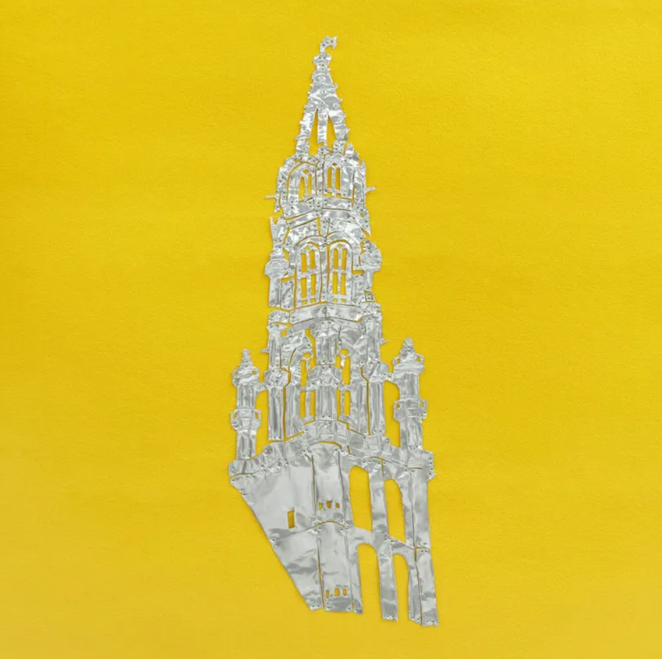 Lionel Estève, La flèche de la Grand Place, 2026, Aluminium cousu sur feutre. Courtesy of Isabelle Arthuis & the artist.