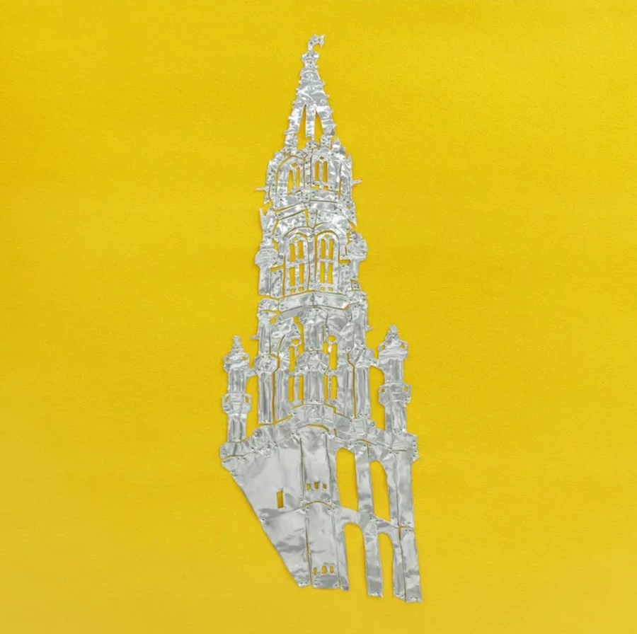 Lionel Estève, La flèche de la Grand Place, 2026, Aluminium cousu sur feutre. Courtesy of Isabelle Arthuis & the artist.