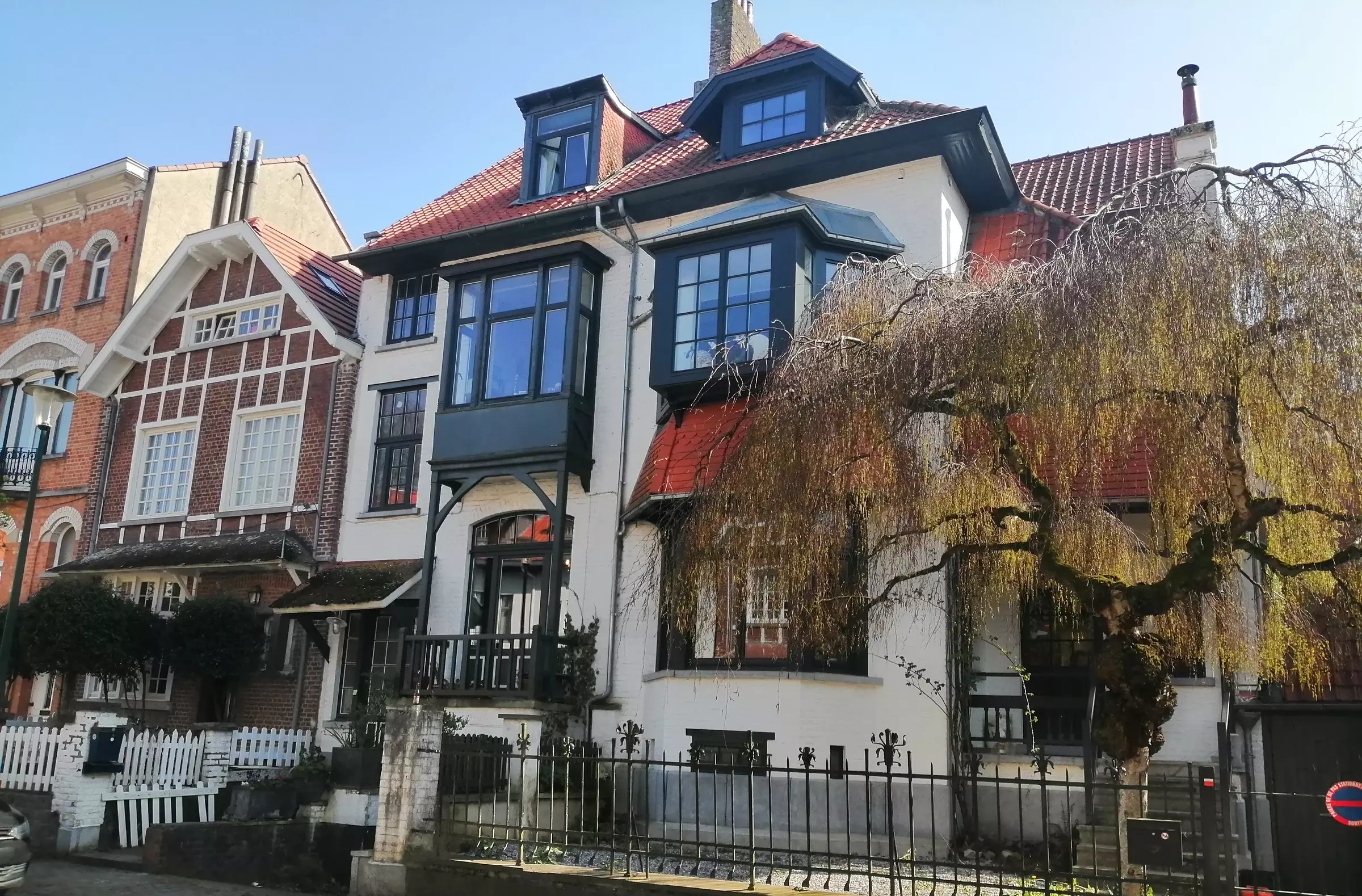 L'avenue Circulaire et ses merveilleuses villas — Devant l'école Uccle 1