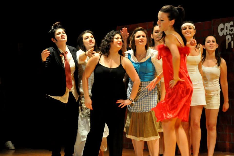 Cours de comédie musicale- Ados de 14-17 ans — Théâtre CreaNova