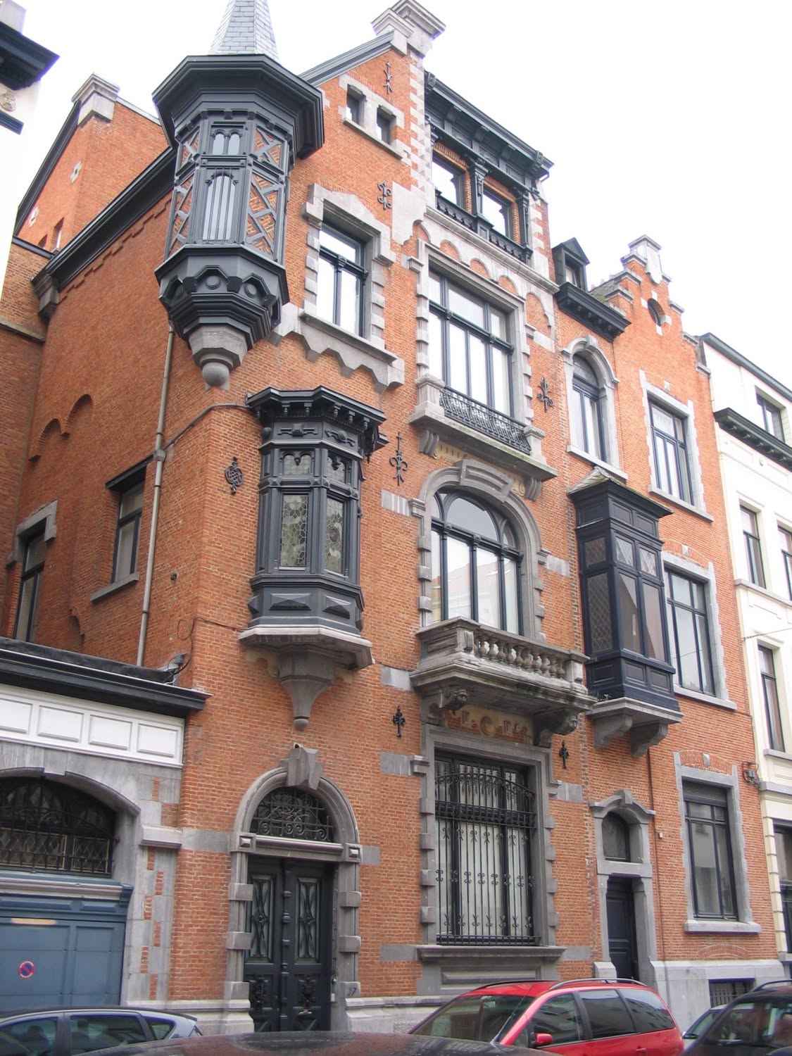 Merveilles de l’architecture éclectique — At the corner of rue du Bailli and rue Faider in Ixelles